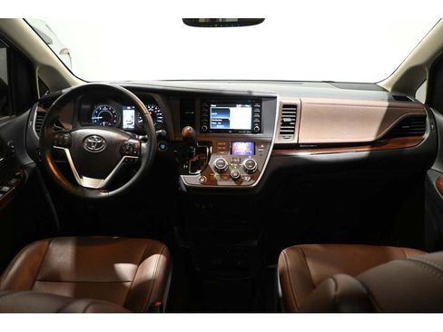 Used 2020 Toyota Sienna Limited Premium FWD image 23