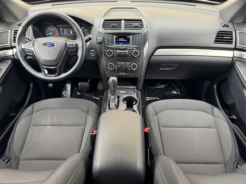 Used 2019 Ford Explorer XLT image 16