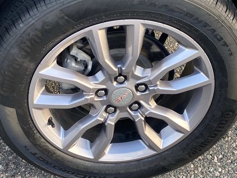 Used 2024 GMC Terrain SLT image 29