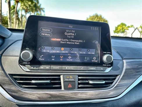 Used 2024 Nissan Altima 2.5 SV image 12