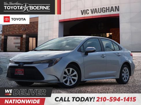 Used 2025 Toyota Corolla LE FWD image 1