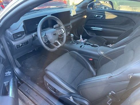 Used 2025 Ford Mustang Coupe image 6