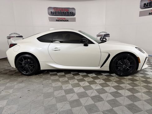 Used 2025 Toyota GR86 Premium w/ ALL Weather Mat Package (TMS) image 2