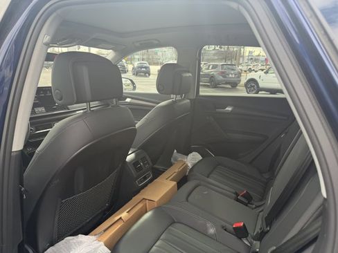 Used 2023 Audi Q5 2.0T Premium w/ Convenience Package image 5