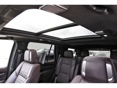 Used 2022 Cadillac Escalade Premium Luxury Platinum w/ Heavy-Duty Trailer Package image 30