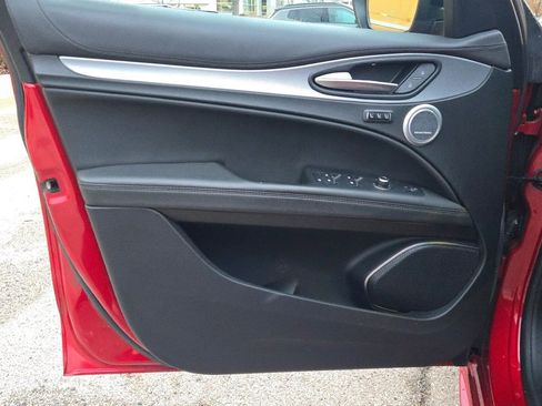 Used 2022 Alfa Romeo Stelvio Veloce image 21