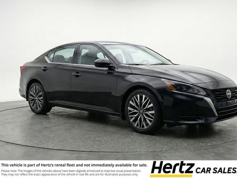 Used 2025 Nissan Altima 2.5 SV image 1