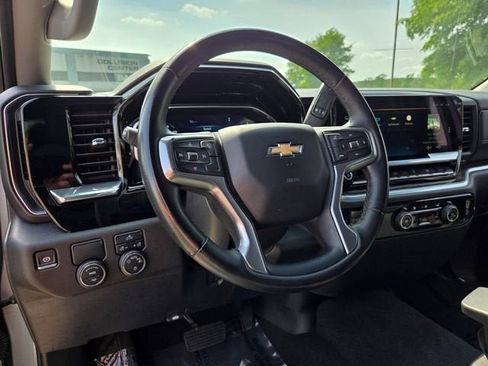 Used 2024 Chevrolet Silverado 1500 LT RWD image 10