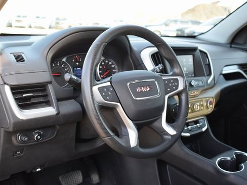 Used 2022 GMC Terrain SLE w/ Driver Convenience Package image 9