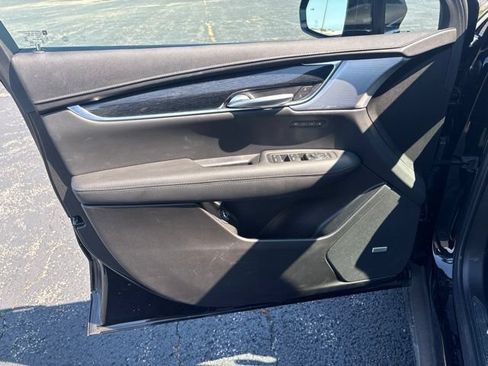 Used 2025 Cadillac XT5 Premium Luxury w/ Technology Package AWD/4WD image 8
