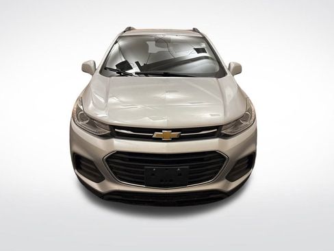 Used 2018 Chevrolet Trax LT w/ LT Convenience Package image 2