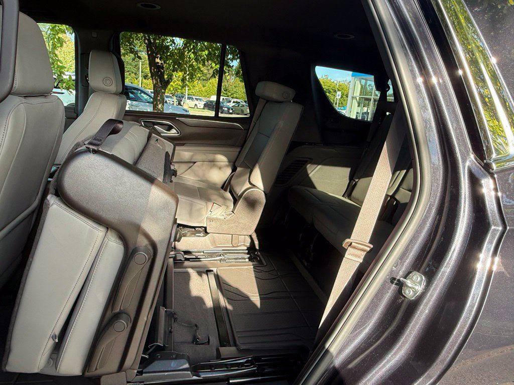 Used 2024 Chevrolet Tahoe LT w/ Luxury Package AWD/4WD image 15