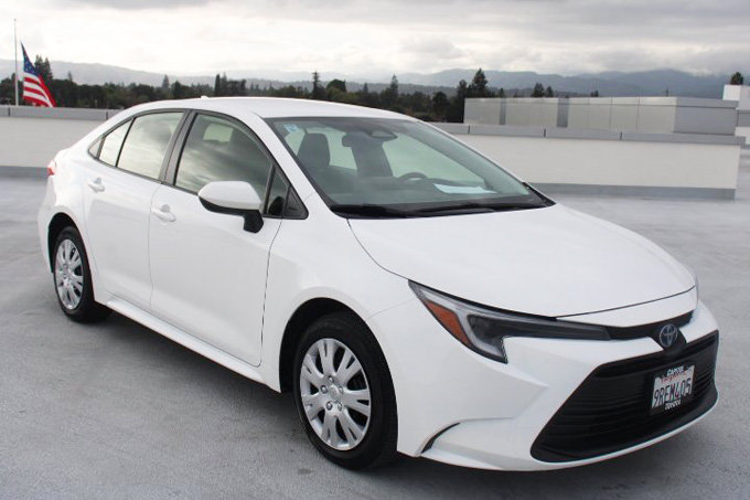Certified 2025 Toyota Corolla LE w/ Convenience Package FWD image 2