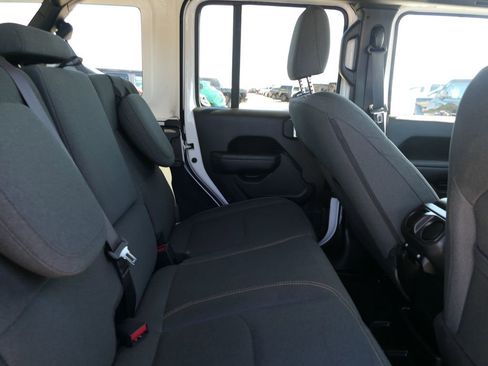 Used 2024 Jeep Wrangler Unlimited image 23