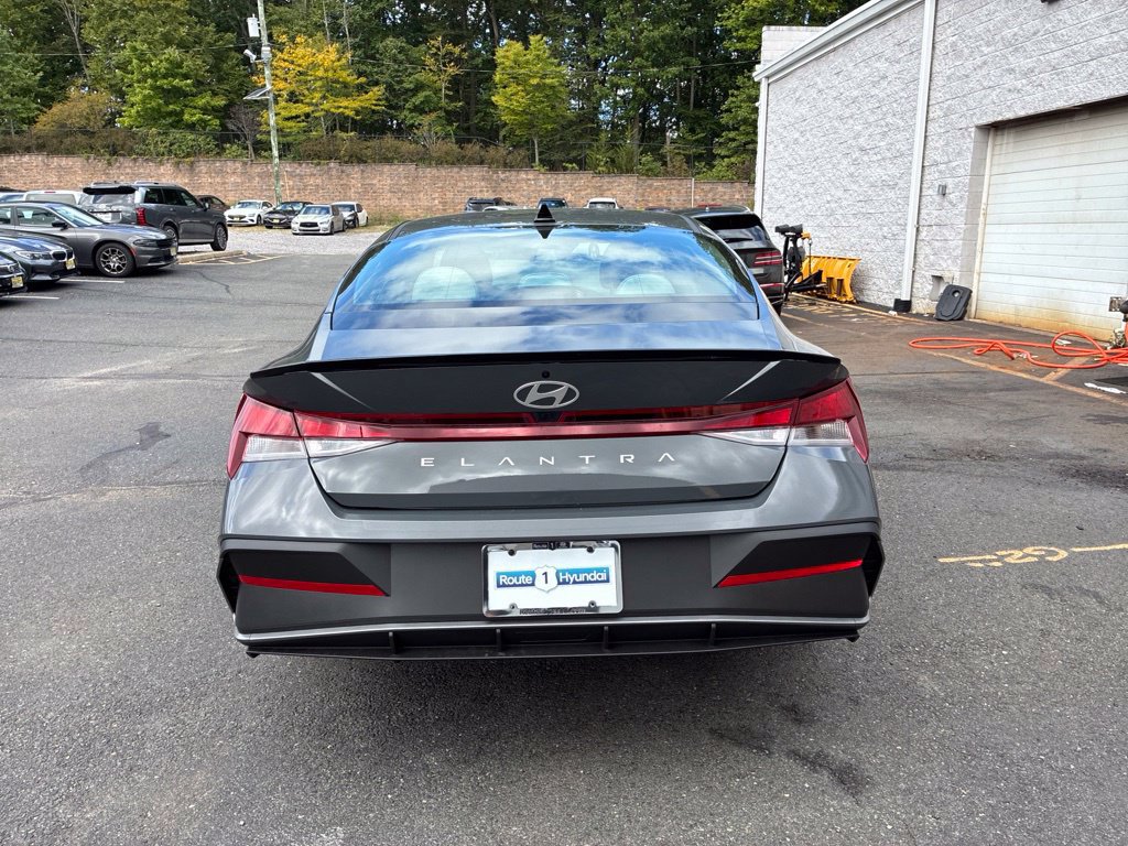 New 2026 Hyundai Elantra SEL Sport FWD image 6