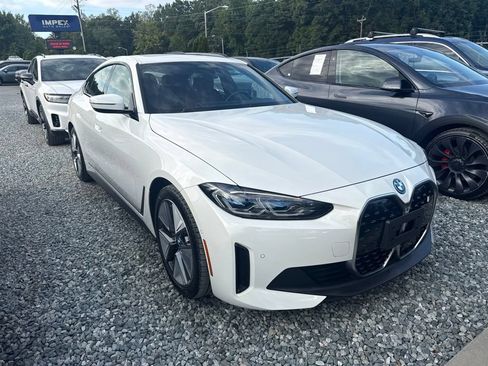 Used 2023 BMW i4 eDrive40 RWD image 2