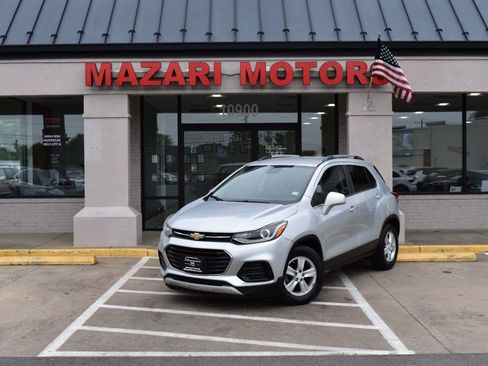 Used 2020 Chevrolet Trax LT FWD image 2