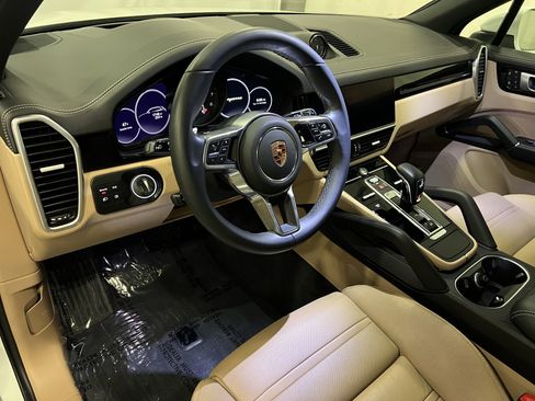 Certified 2022 Porsche Cayenne image 4