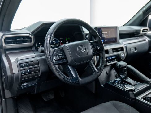 Used 2025 Toyota Tacoma SR5 AWD/4WD image 29