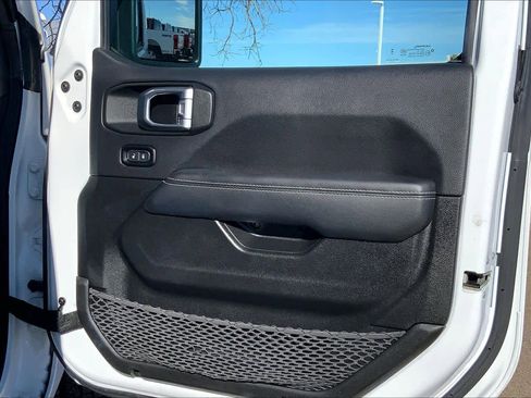 Used 2023 Jeep Wrangler Sahara image 22