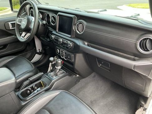 Used 2023 Jeep Wrangler Unlimited Sahara AWD/4WD image 18