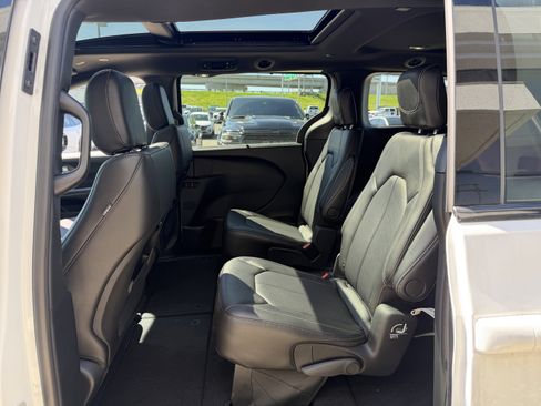 New 2026 Chrysler Pacifica Select w/ S Appearance Package FWD image 27