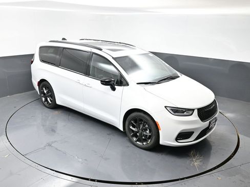 New 2026 Chrysler Pacifica Limited w/ S Appearance Package image 45