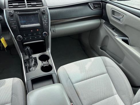 Used 2016 Toyota Camry LE FWD image 5