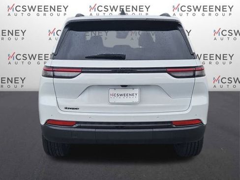 New 2025 Jeep Grand Cherokee Altitude image 4