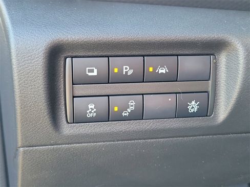 Used 2022 Nissan Kicks S image 14