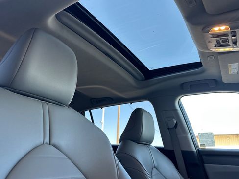 Used 2023 Toyota Highlander L image 18