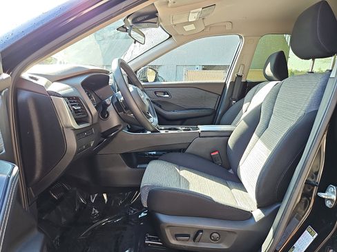 Certified 2023 Nissan Rogue SV image 13