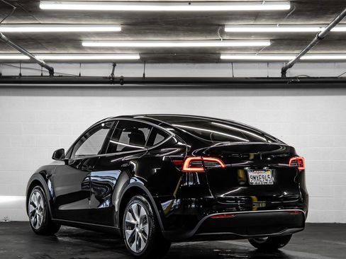 Used 2023 Tesla Model Y Long Range image 3
