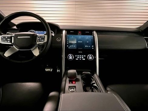 Certified 2023 Land Rover Discovery HSE R-Dynamic image 18