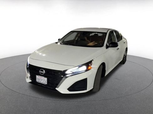 Used 2025 Nissan Altima 2.5 SV image 7