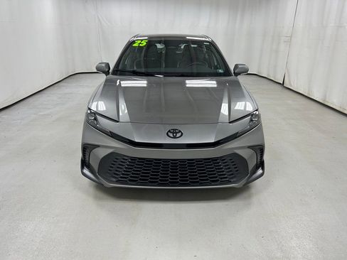 Certified 2025 Toyota Camry SE FWD image 4