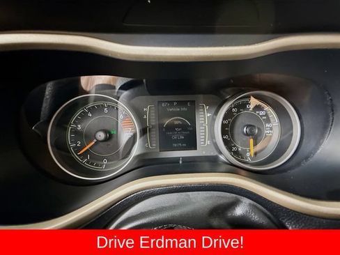 Used 2018 Jeep Cherokee Latitude FWD image 16