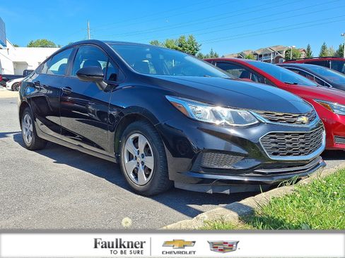Used 2018 Chevrolet Cruze LS FWD image 1