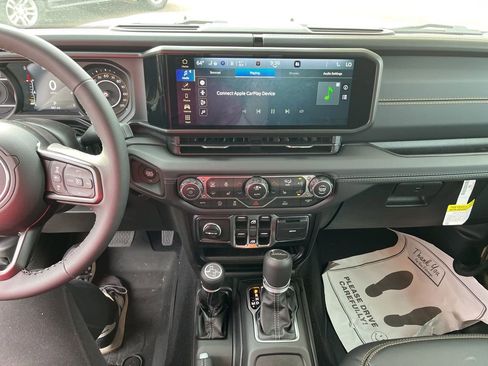 New 2025 Jeep Gladiator Sport image 16