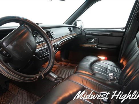 Used 1997 Lincoln Town Car Executive image 17