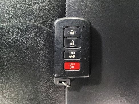 Used 2015 Toyota Camry XLE image 32