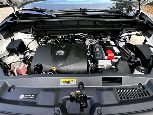 Used 2022 Toyota Highlander L image 27