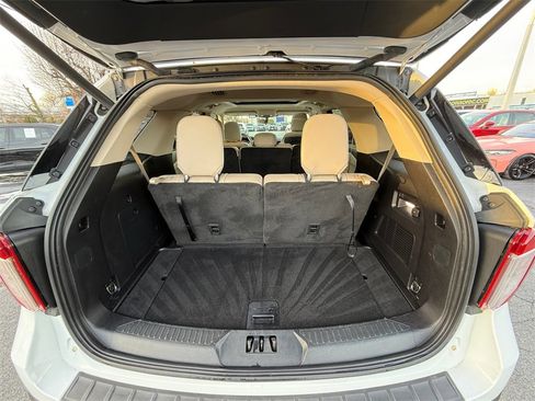 Used 2020 Ford Explorer XLT w/ Equipment Group 202A image 25