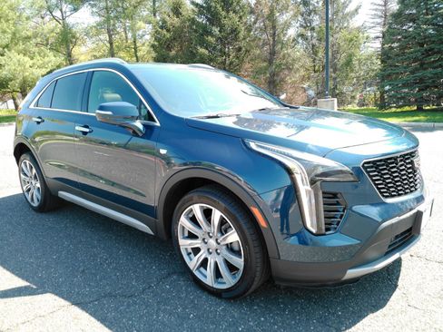 Certified 2022 Cadillac XT4 Premium Luxury w/ Safety Alert Package AWD/4WD image 2