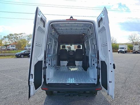 Used 2026 Mercedes-Benz Sprinter 2500 image 8