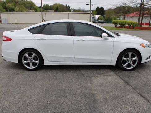 Used 2015 Ford Fusion SE w/ Equipment Group 201A FWD image 6