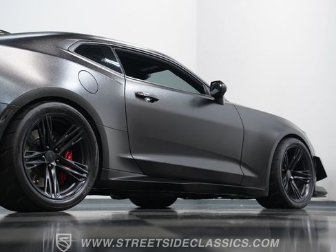 Used 2019 Chevrolet Camaro ZL1 RWD image 27