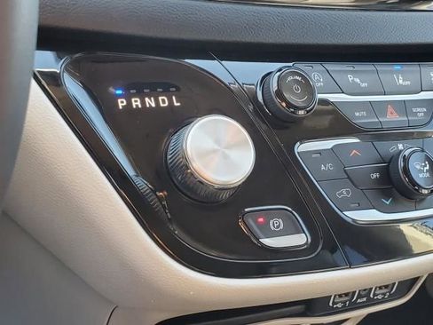 Used 2022 Chrysler Pacifica Touring-L image 29