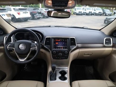Used 2017 Jeep Grand Cherokee Limited AWD/4WD image 6