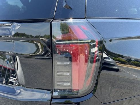 Used 2025 Chevrolet Suburban Z71 AWD/4WD image 25